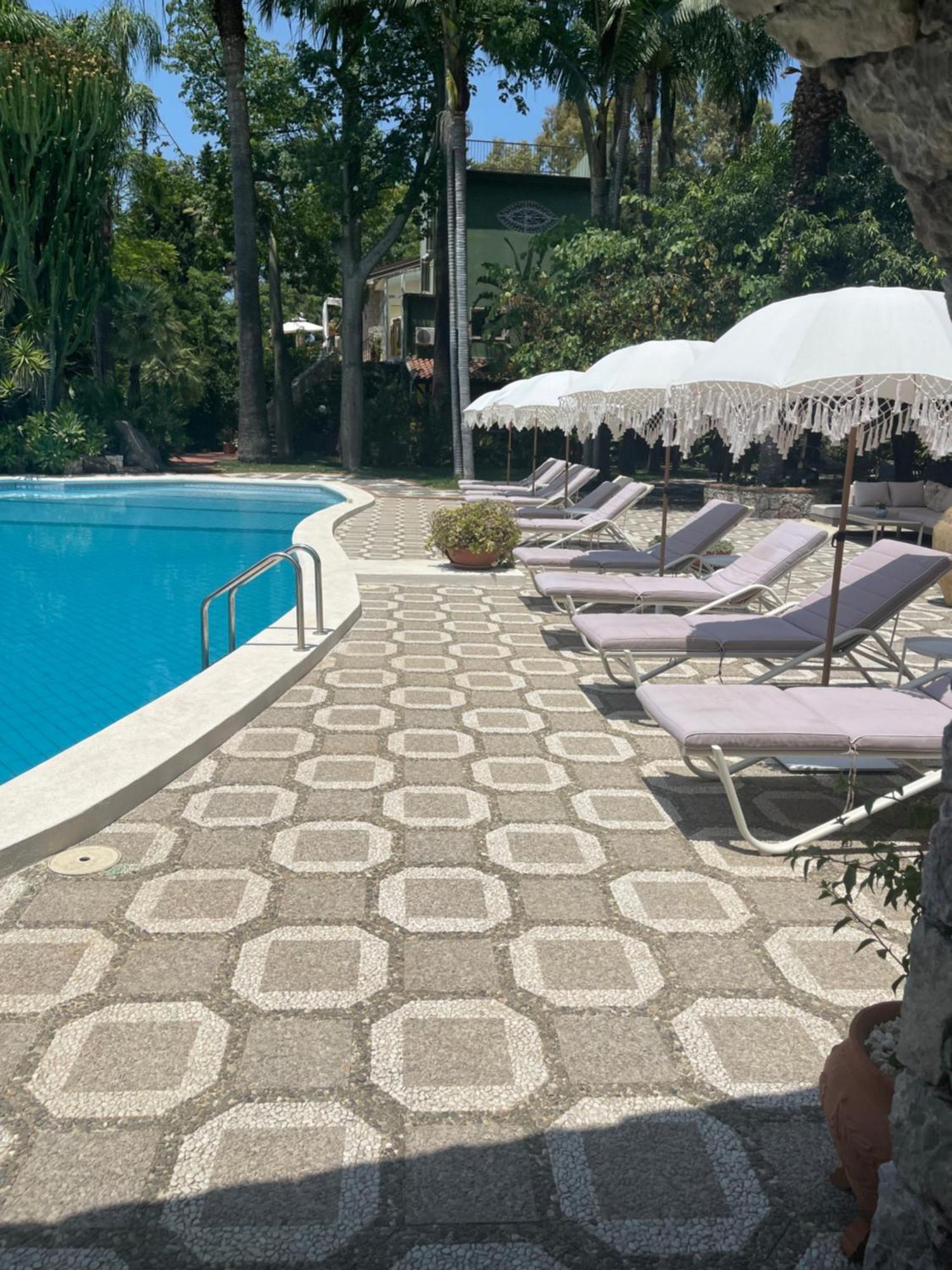 גיארדיני נאקסוס B&B La Villa מראה חיצוני תמונה
